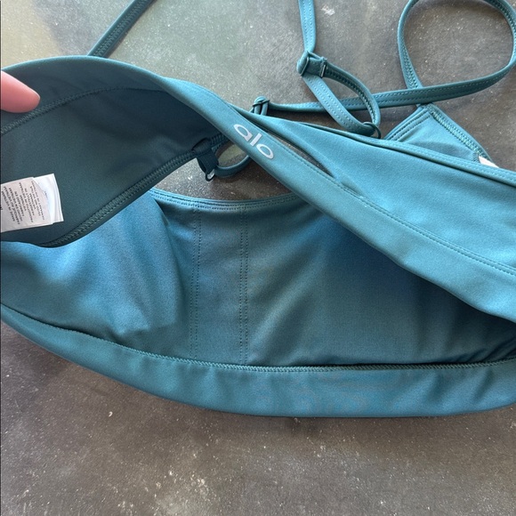 Alo Yoga Airlift Intrigue Bra - Picture 8 of 8